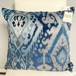 Accent pillows.  Contemporary.  Blue/Gray.  22 x 22